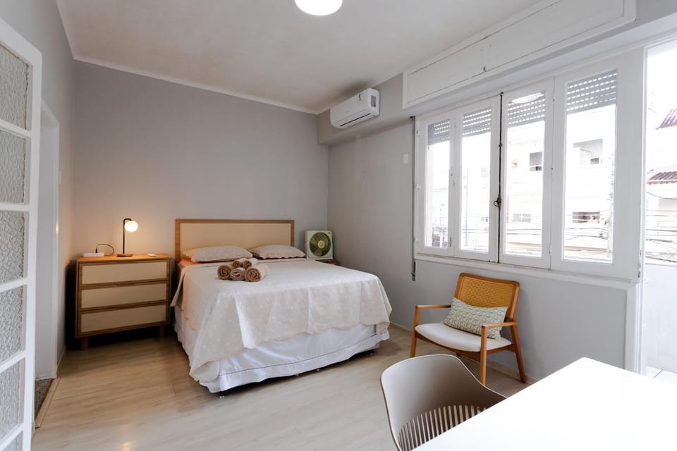 Bed, Bedroom, air conditioner