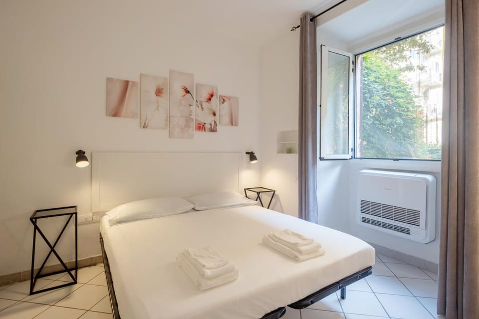 Bed, Photo of the whole room, Bedroom, internet, towels, air conditioner
