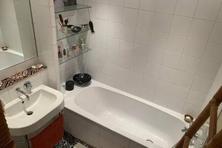 Lardennois - KP - Beautiful apartment near Buttes Chaumont Apartment in Paris