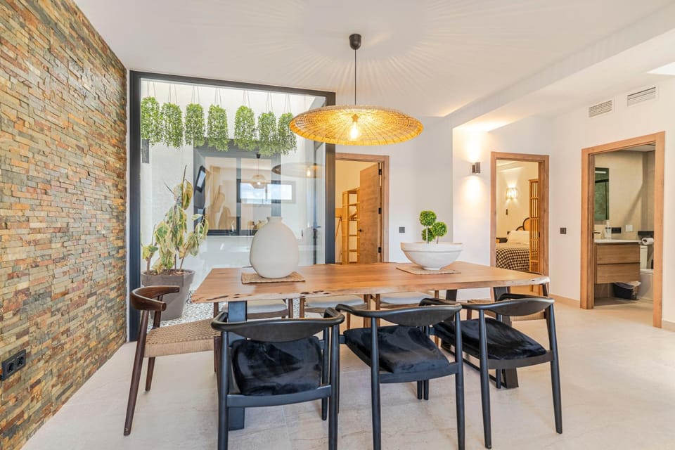 Seating area, Dining area