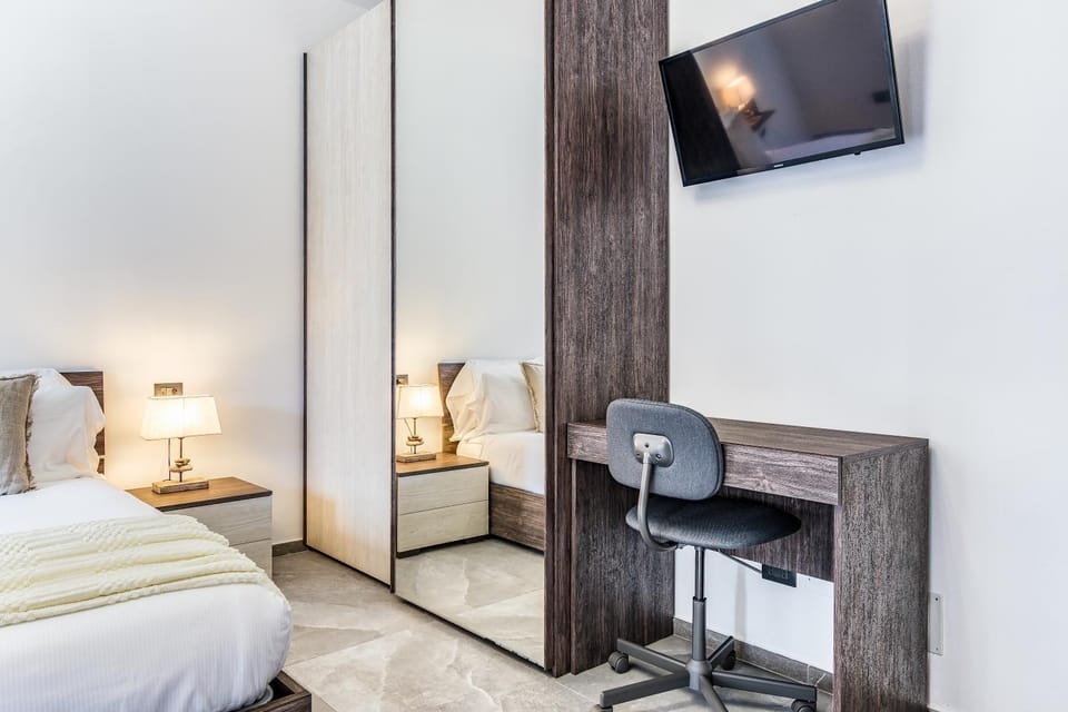 TV and multimedia, Seating area, wardrobe
