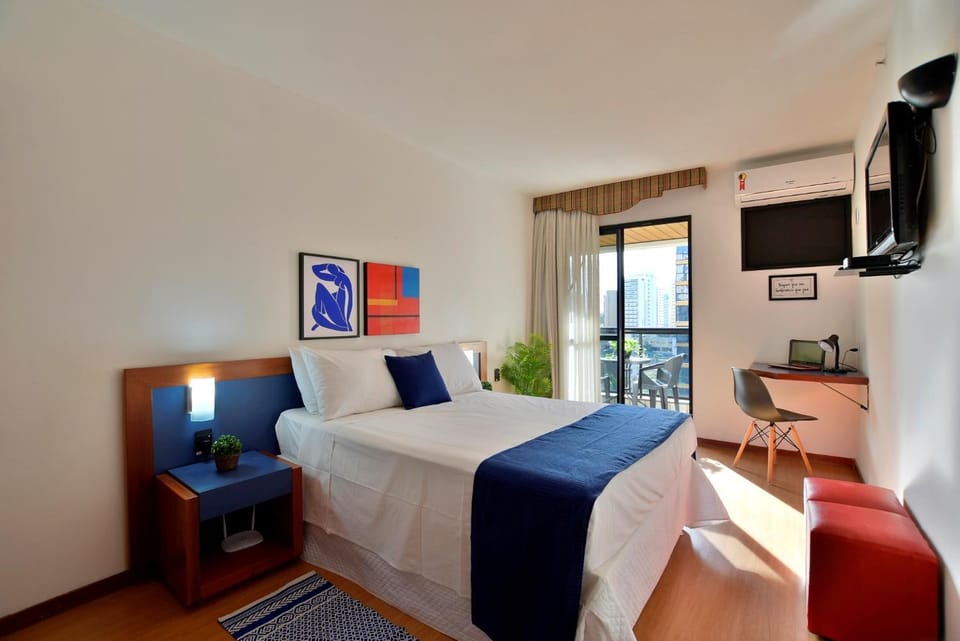 Bed, TV and multimedia, Photo of the whole room, Bedroom, air conditioner