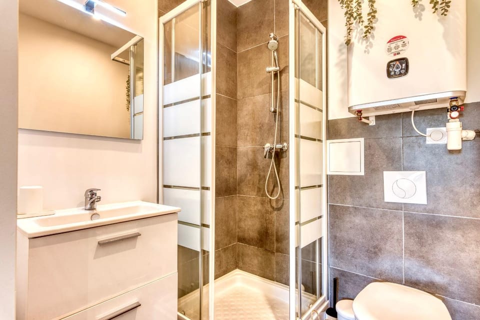 Le Basalte - Lumineux studio - parking privé - wifi - proche métro B Apartment in Lyon