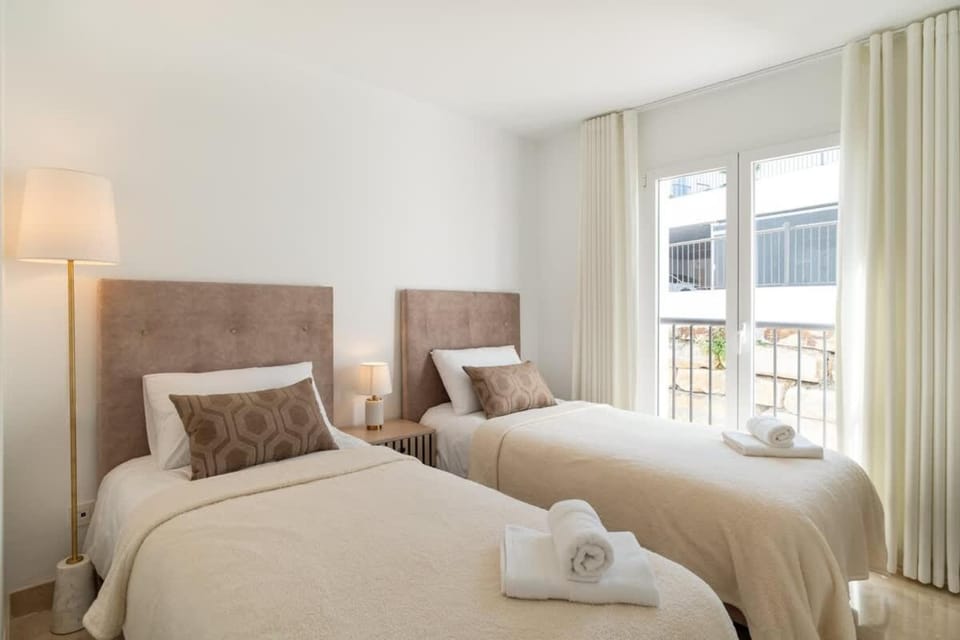 Bed, Bedroom, towels, wardrobe