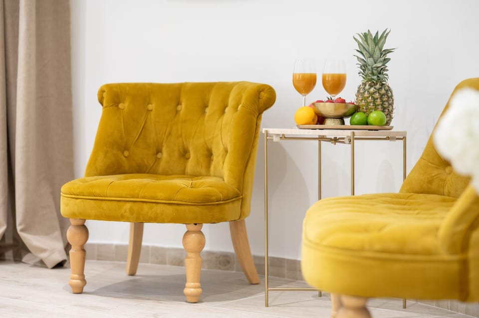 Food and drinks, Decorative detail, Seating area