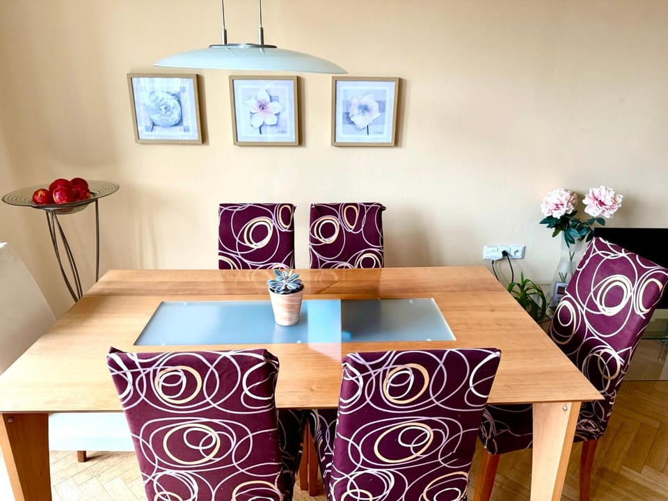 Living room, Decorative detail, Dining area