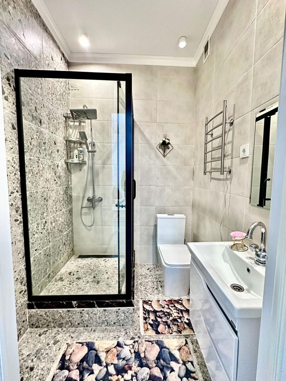 ЖК Комфорт сити, центр, рядом ТРЦ Мега по Розыбакиева Apartment in Almaty