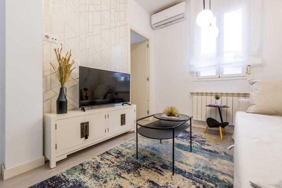 TV and multimedia, Living room, Photo of the whole room, Seating area