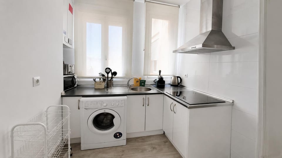 Kitchen or kitchenette, stove, washing machine