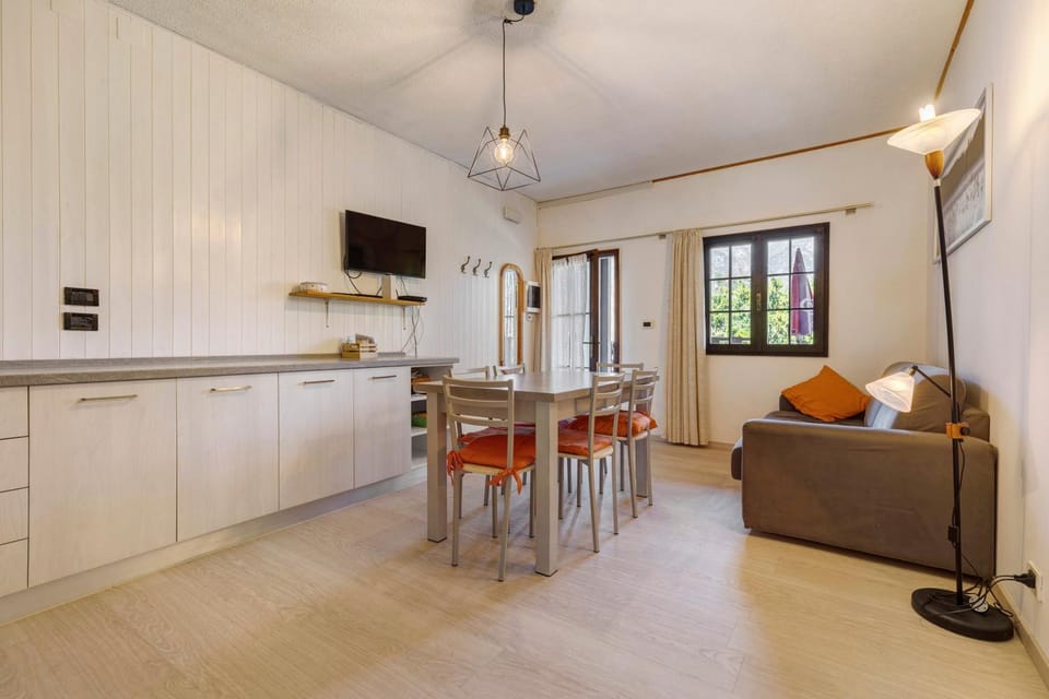 Property building, Kitchen or kitchenette, Living room