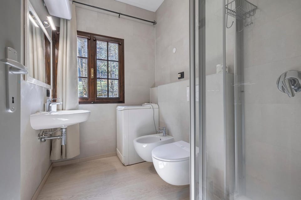 Bathroom, Living room