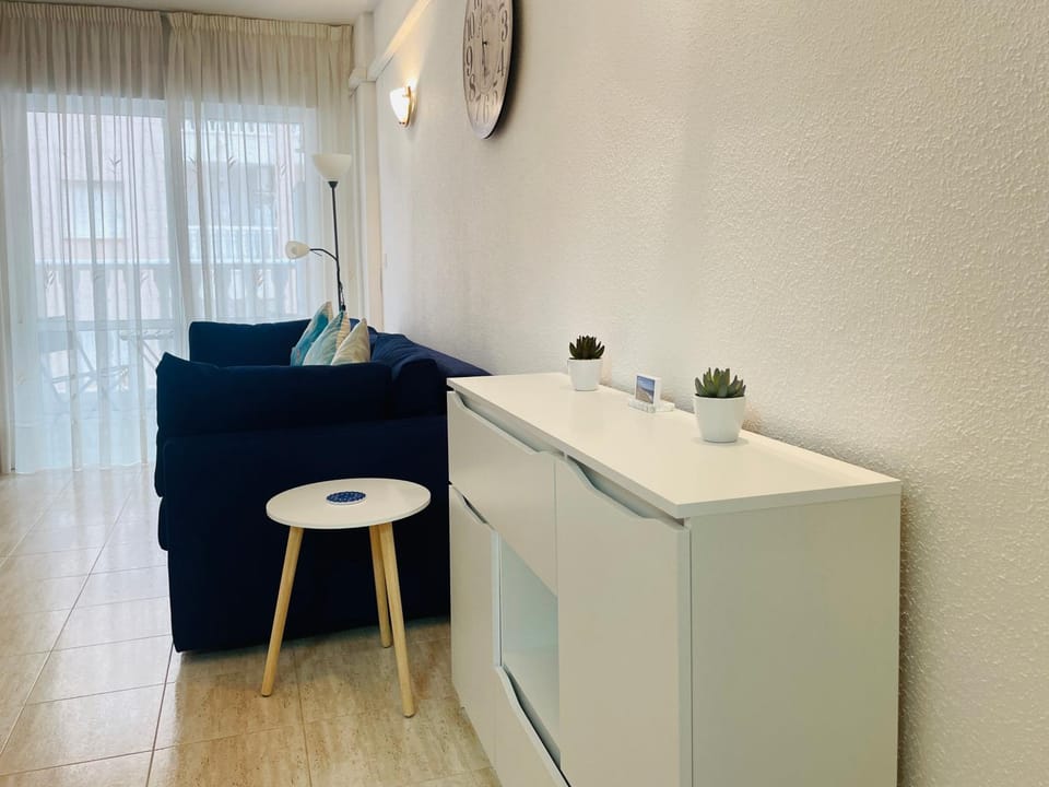 Living room, Seating area, air conditioner