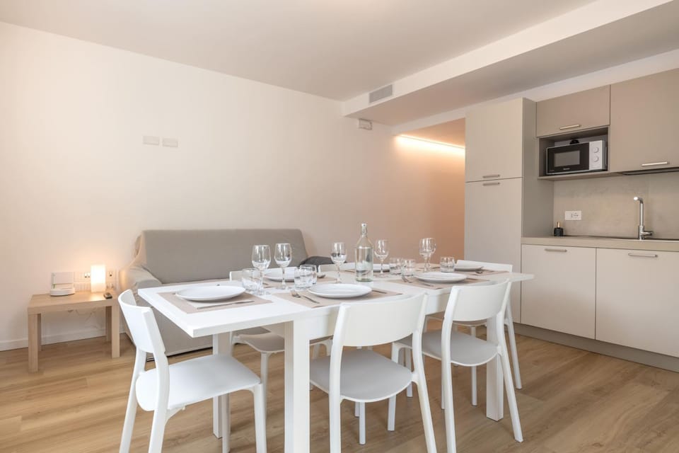 Seating area, Dining area