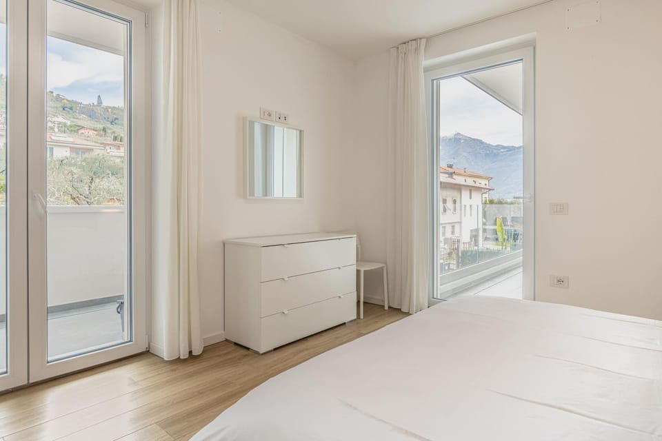 Bed, Bedroom, Mountain view