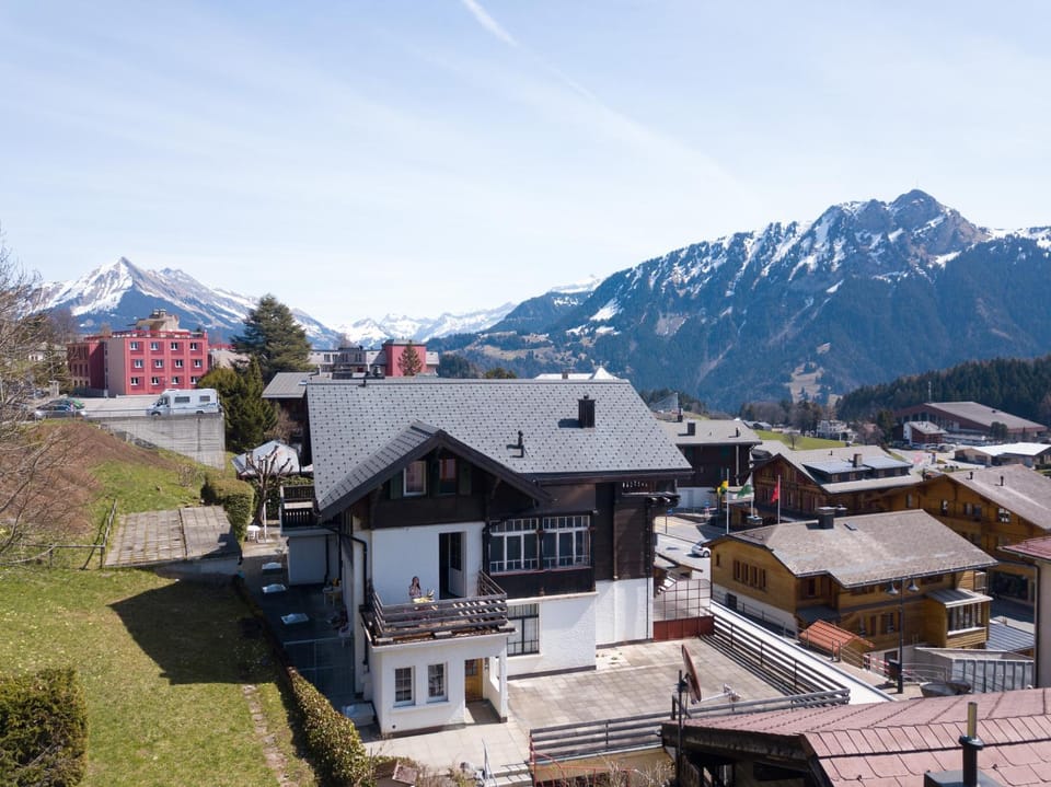 Property building, Nearby landmark, Spring, Day, Neighbourhood, Natural landscape, Bird's eye view, City view, Mountain view