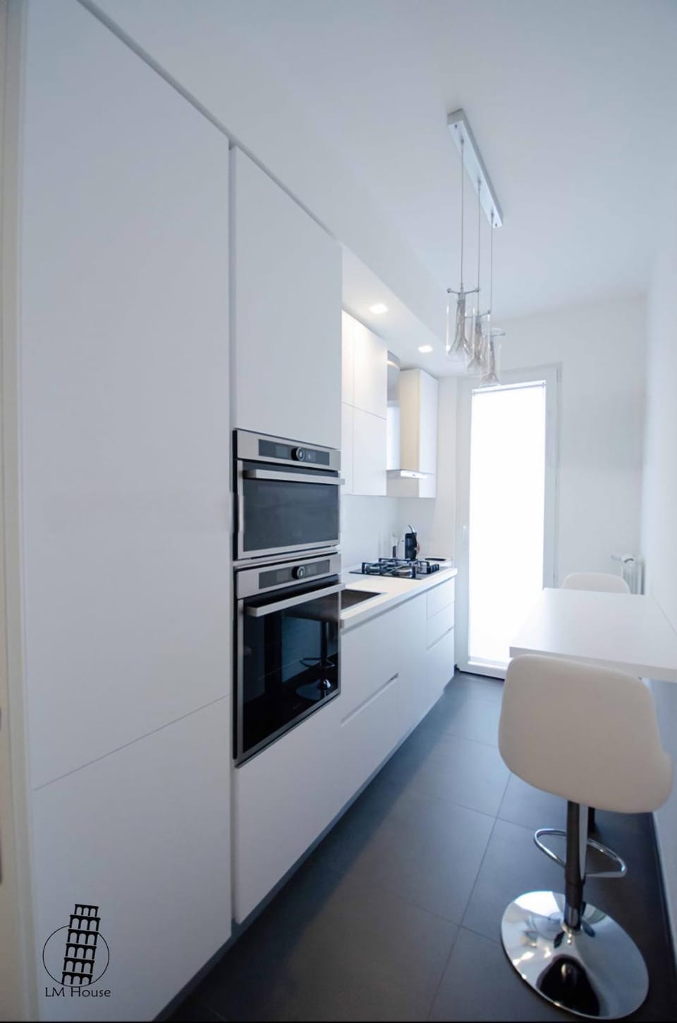 Kitchen or kitchenette, Dining area, oven, stove