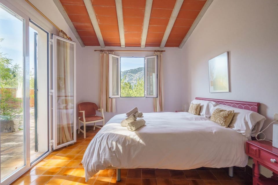 Property building, Living room, Bedroom