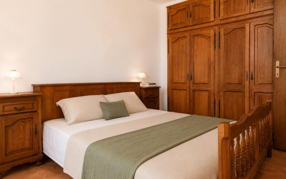 Bed, Photo of the whole room, Bedroom, wardrobe