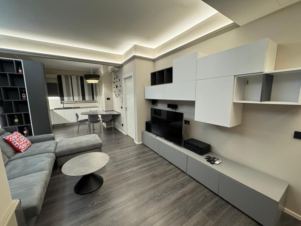 TV and multimedia, Kitchen or kitchenette, Living room, Photo of the whole room, Seating area, Bedroom