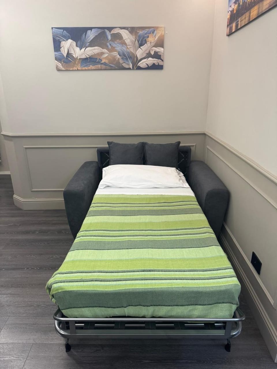 Bed, Living room