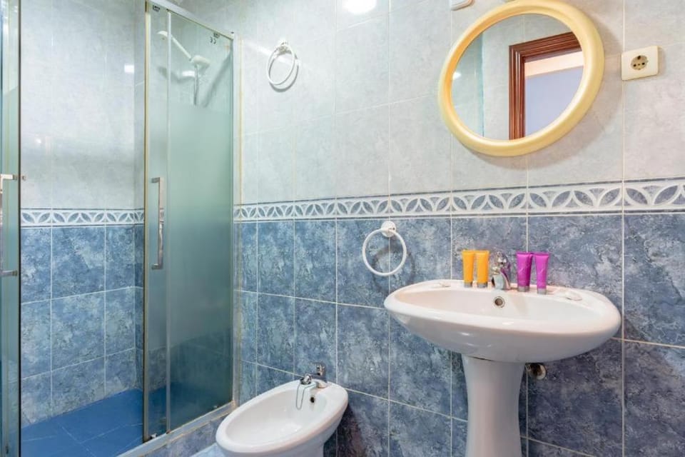 Shower, Toilet, bidet