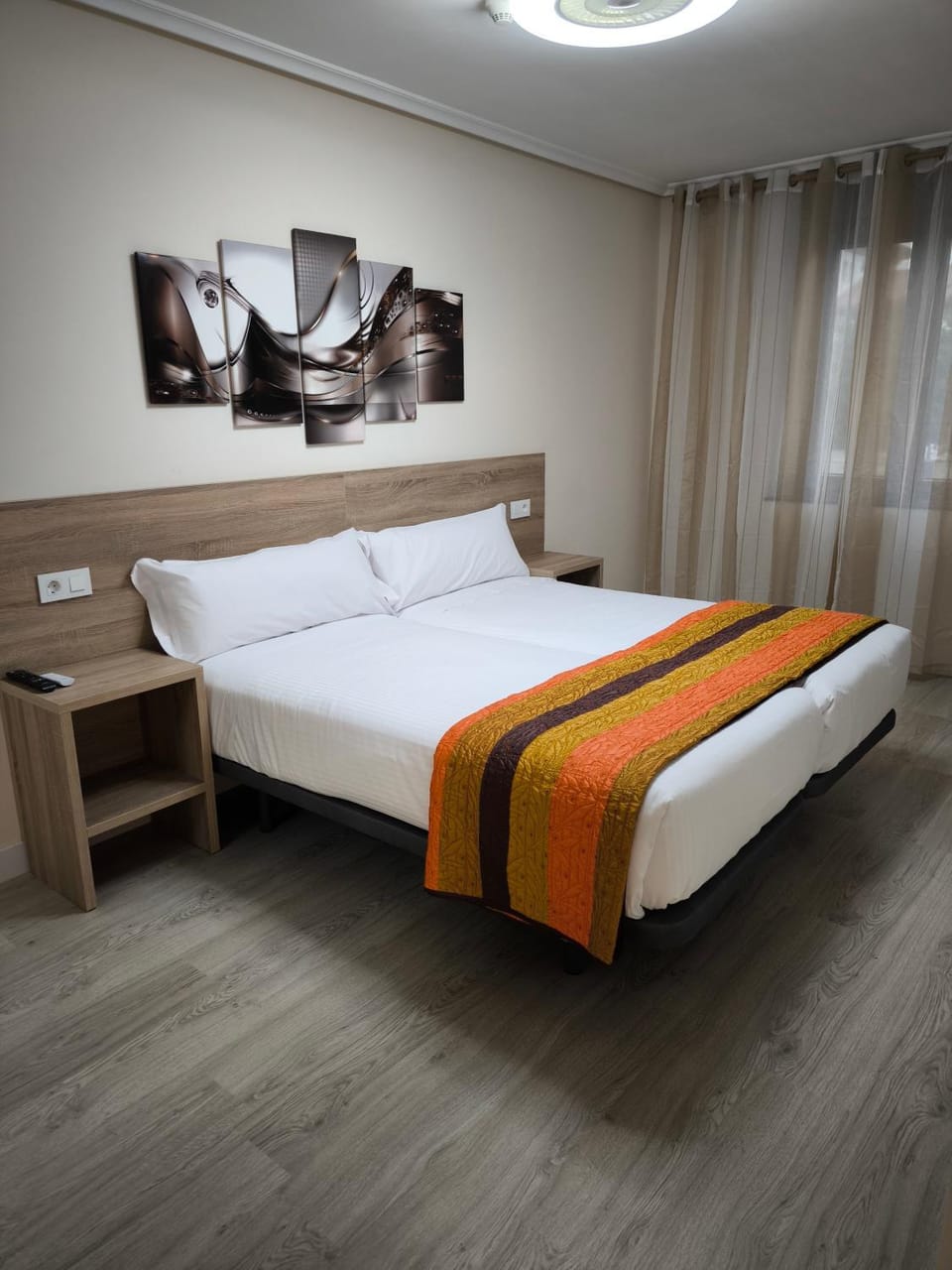 Photo of the whole room