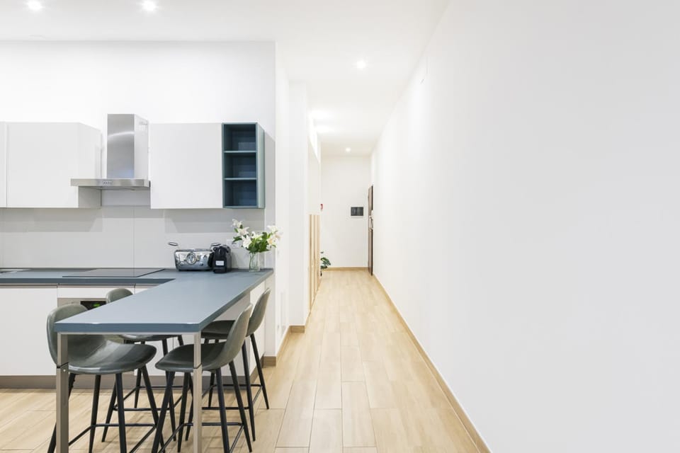 Kitchen or kitchenette, Dining area, stove