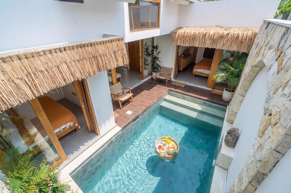 Property building, Patio, Swimming pool, Swimming pool