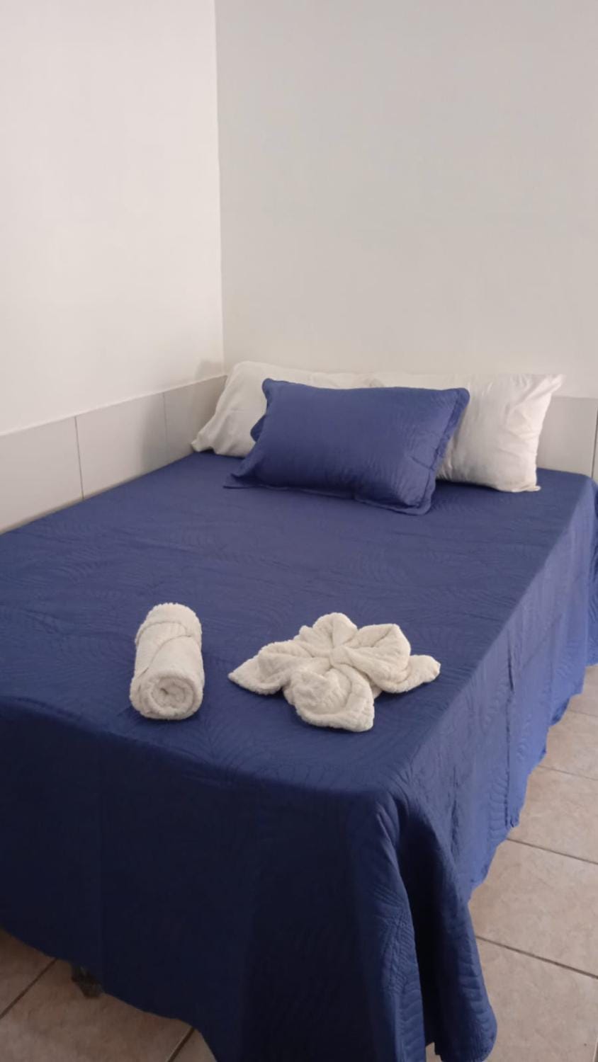 Bed, towels