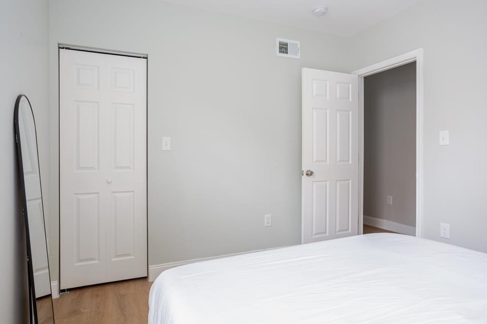 Bed, Photo of the whole room, Bedroom, wardrobe