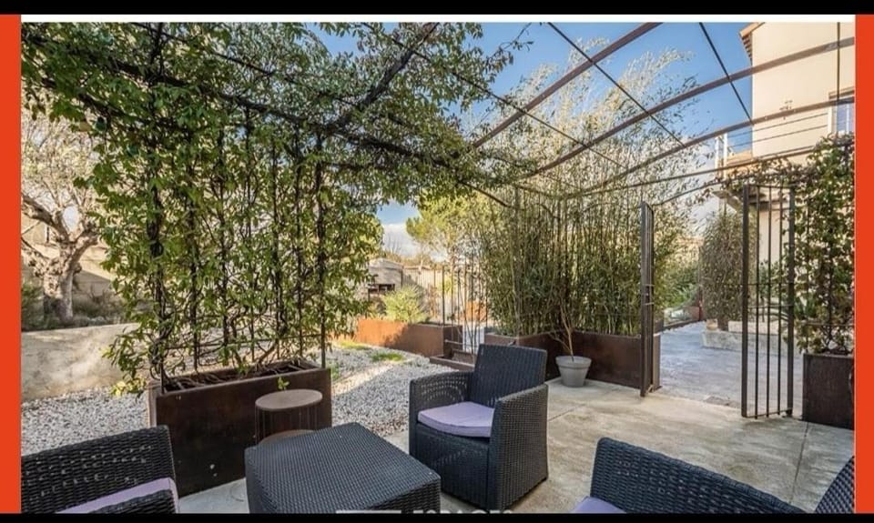 Patio, BBQ facilities, Garden