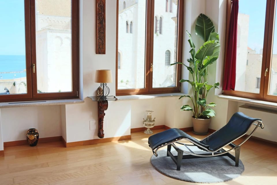 Nearby landmark, Bird's eye view, Place of worship, View (from property/room), View (from property/room), Living room, City view, City view, Location