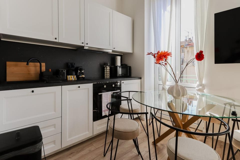 Modern 3BR Duplex Near Nice Port & Old Town | By Airnest Apartment in Nice