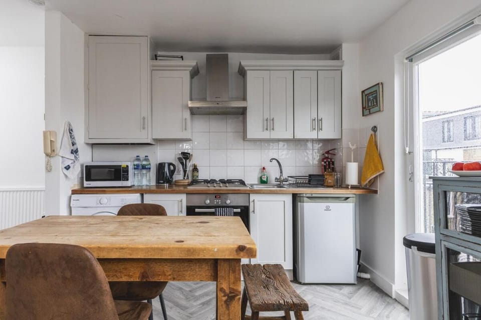 Lovely 2BR Flat 5 mins to Tube, Fullham Apartment in London