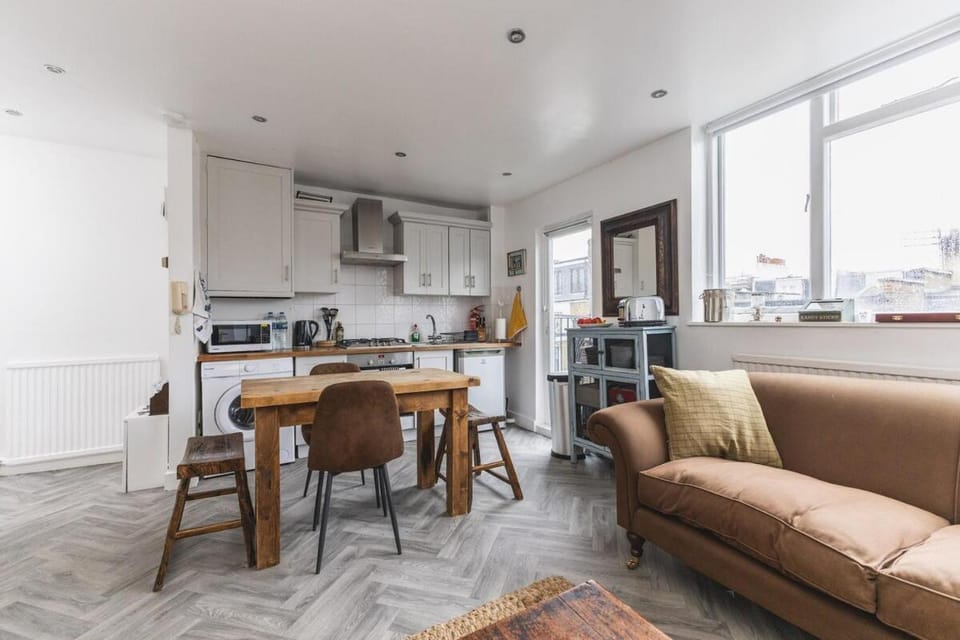 Lovely 2BR Flat 5 mins to Tube, Fullham Apartment in London