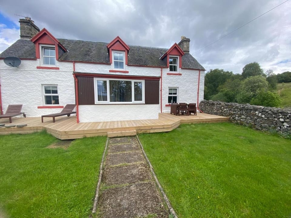 The old Farmhouse Minutes from lochness House in Scotland