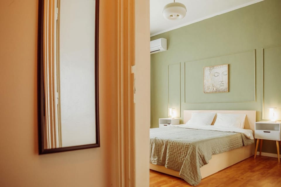 Bed, Photo of the whole room, Bedroom, air conditioner, air conditioner