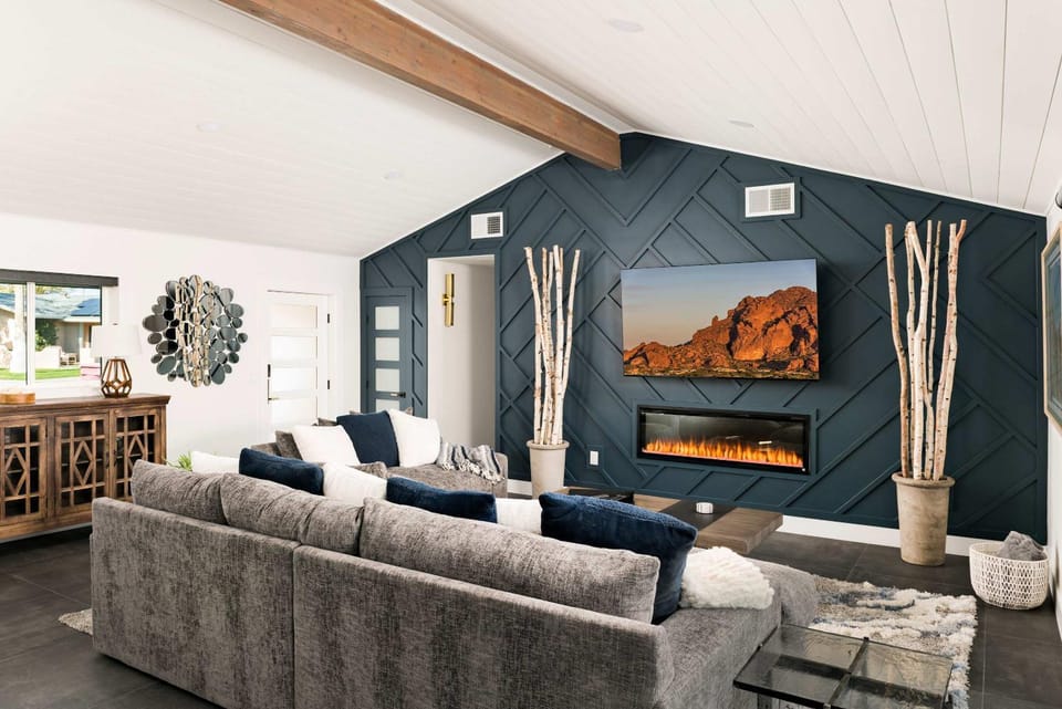 75th Place Home - Luxe Pool Spa Walk to Old Town House in Scottsdale