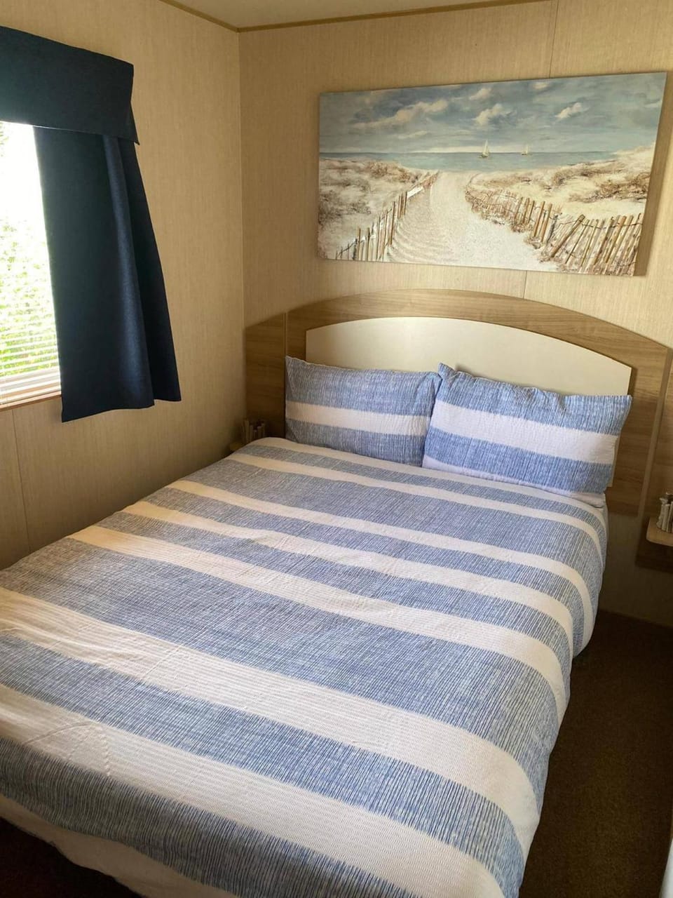 Caravan Meg Sleeps 6 with Free Parking House in Rhyl