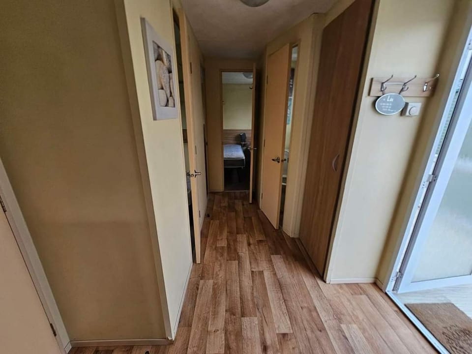 Caravan Meg Sleeps 6 with Free Parking House in Rhyl