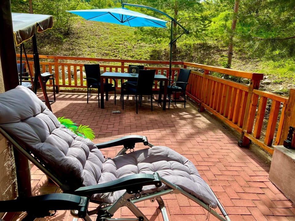 2-room Forest Retreat - Fireplace, Veranda, BBQ, Views Apartment in Bansko
