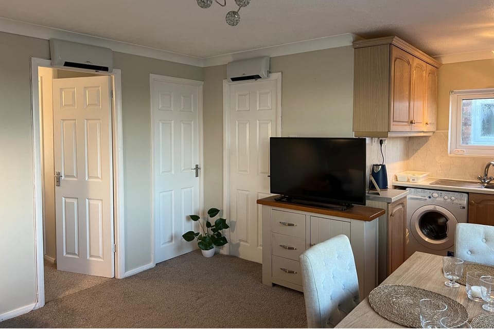 Beach Chalet - 2 Bedrooms - 4 Guests - Parking Chalet in Hemsby