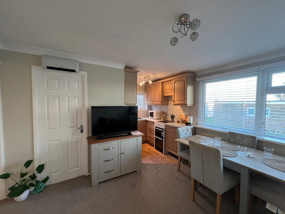 Beach Chalet - 2 Bedrooms - 4 Guests - Parking Chalet in Hemsby