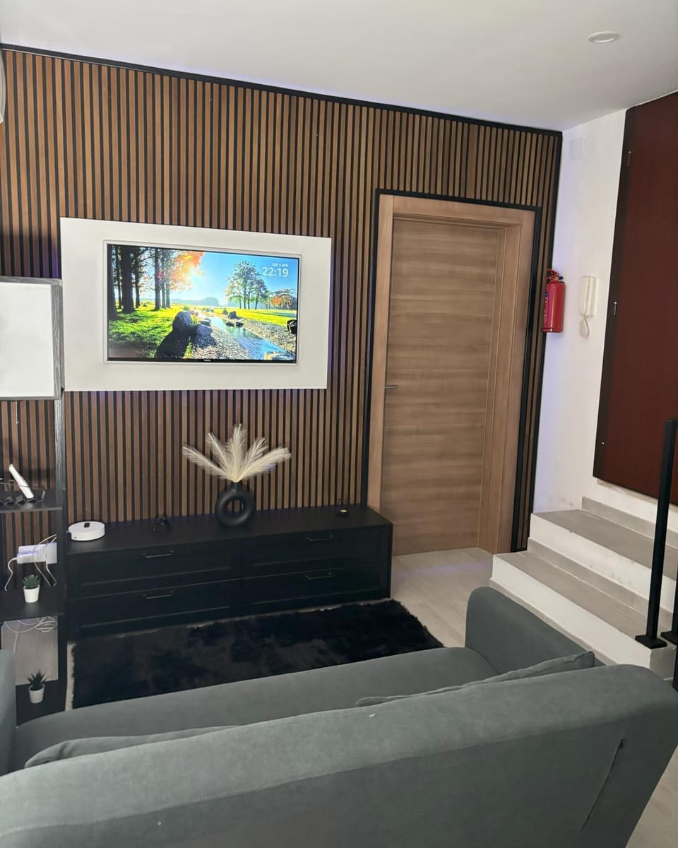 Communal lounge/ TV room, TV and multimedia, Living room