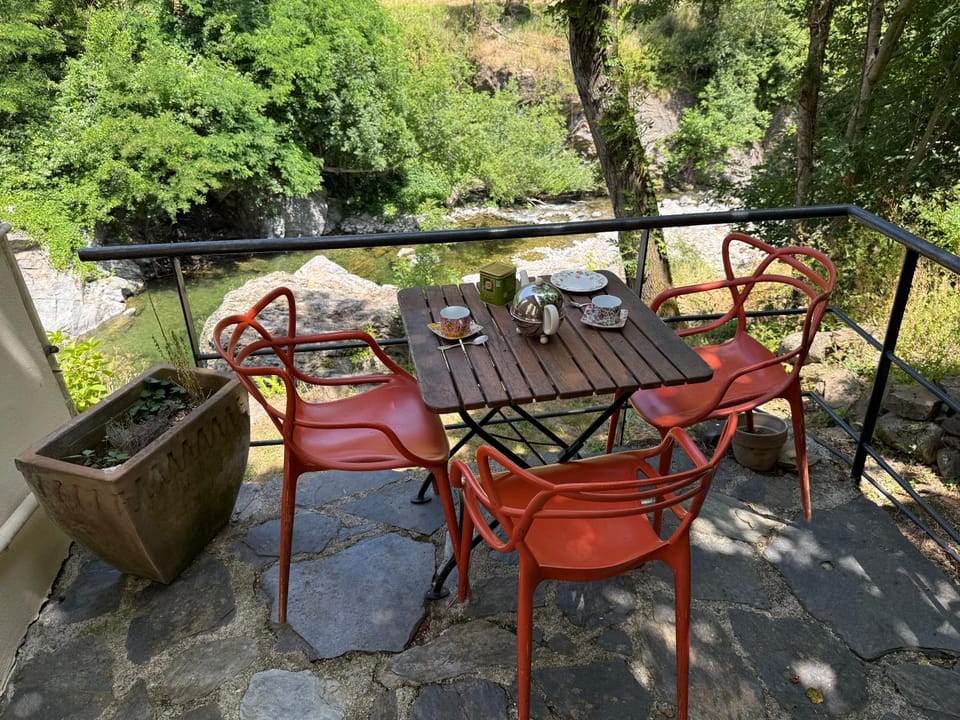 View (from property/room), Dining area, Garden view