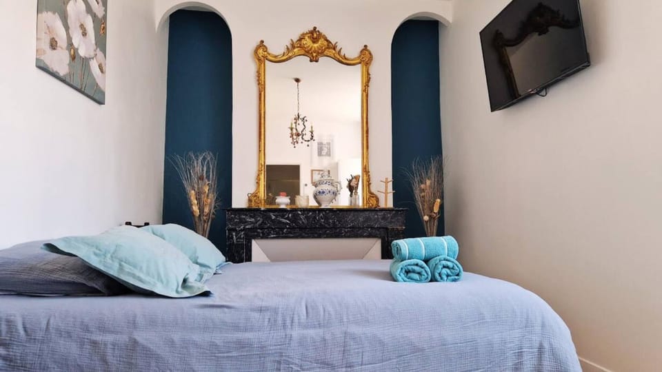 Bed, Bedroom