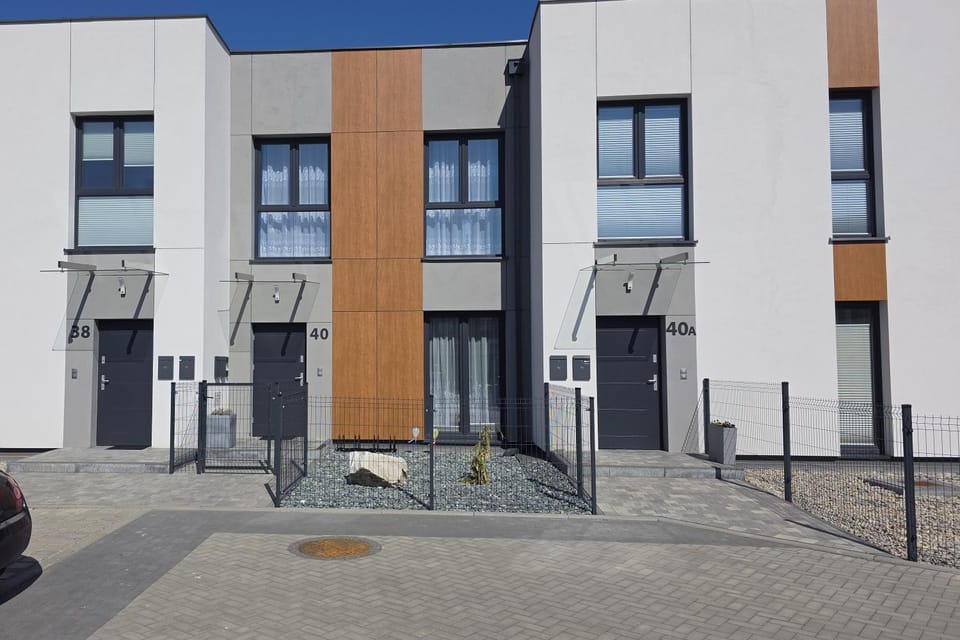 Property building, Facade/entrance, Parking