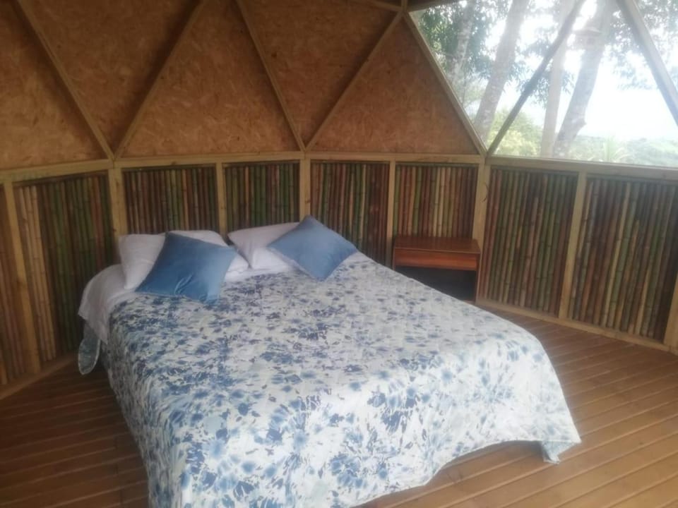Ecobindu Cabaña-Tipo DOMO-hermosa Vista! Luxury tent in Cundinamarca, Colombia