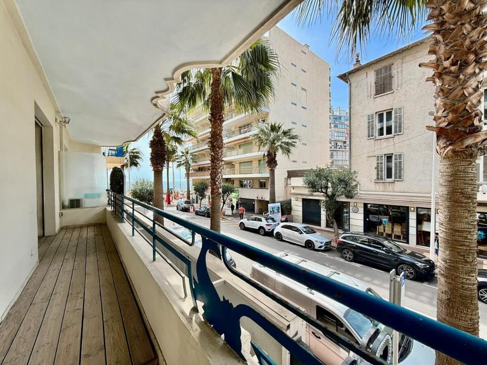 Hypercentre - Vue Mer - Plage 50m Apartment in Antibes