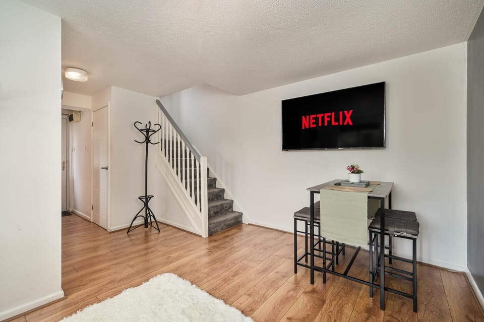 TV and multimedia, Living room, Dining area